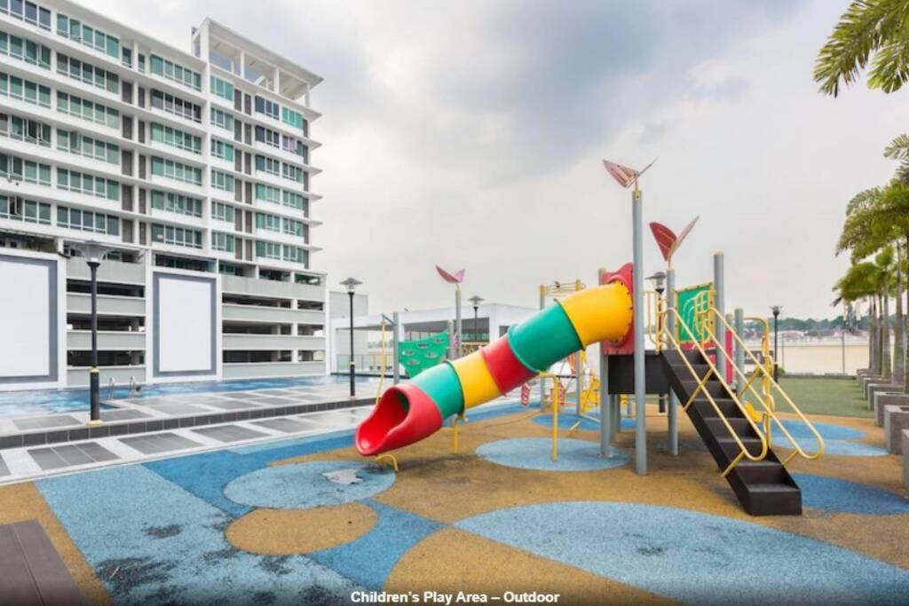 Baojuwu@2 Bedrooms Akademik Austin Height *